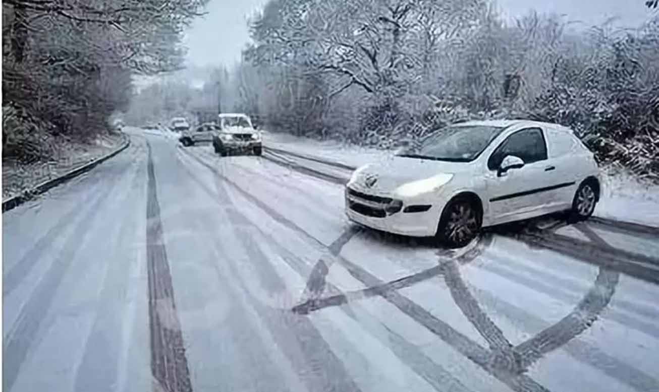 学会这7个技巧冰雪路面行车安全值拉满